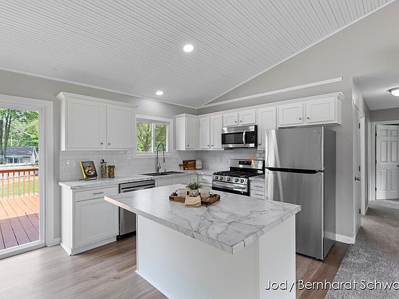 4th image of 8803 Holton Rd