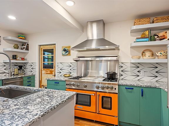 5th image of 7607 Meadowview Ln