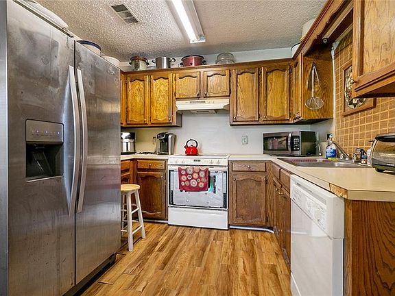 4th image of 4141 Country Hill Dr