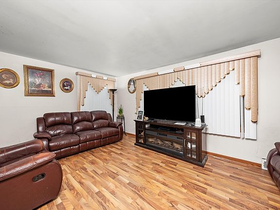3rd image of 9653 Palmer Ave