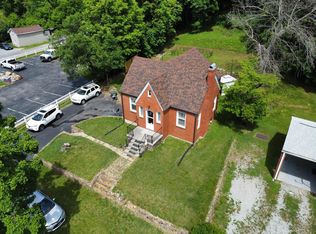 2221 W Main St, Salem, VA 24153