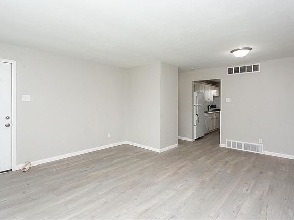 5th image of 3860 Brittany Cir