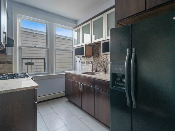 170 Palisade Avenue image 2 of 16