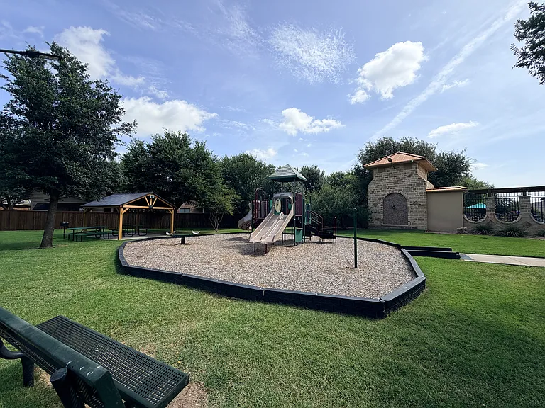 421 Goldstone Ln — Photo 26