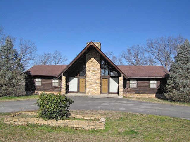 1st image of 505 W Lakeshore Dr