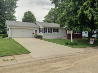 610 Buttercup Ln, Prophetstown, IL 61277