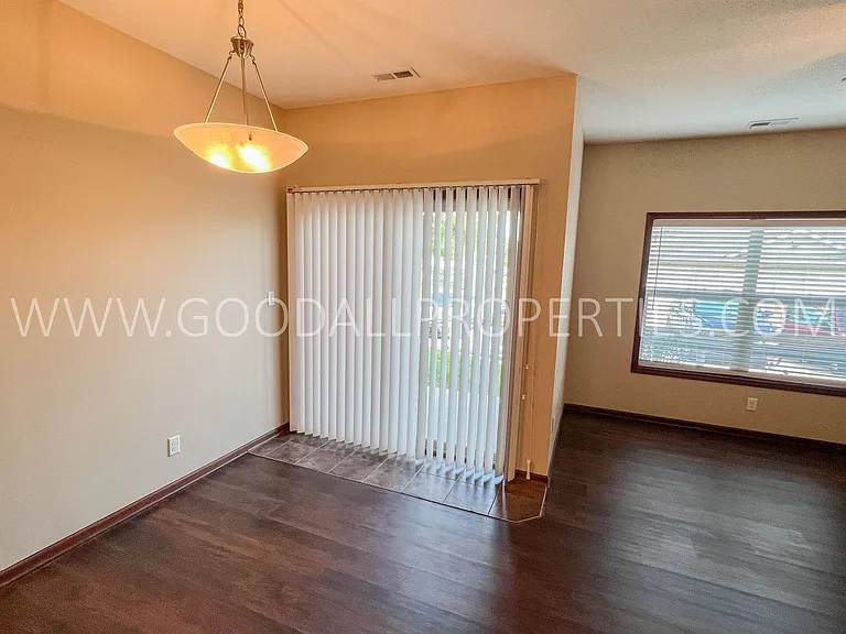 1211 NE Windsor Dr #105 — Photo 4