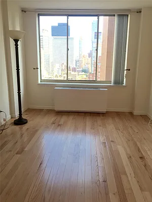 Rented by R New York | media 16