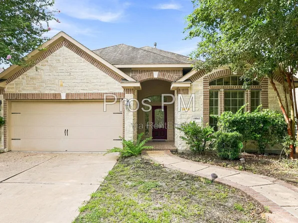 18843 Cove Pointe Dr, Cypress, TX 77433