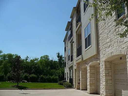 Spicewood Crossing — Photo 4
