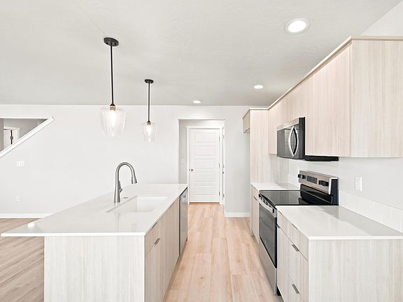 5th image of 10876 Rutland St
