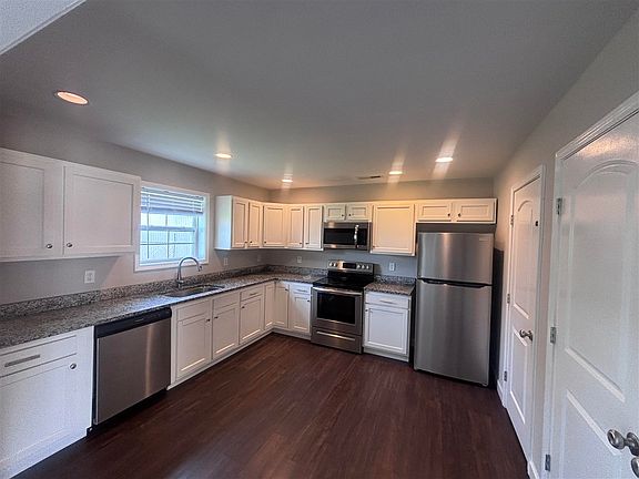 3rd image of 515 Hilton Ct #B