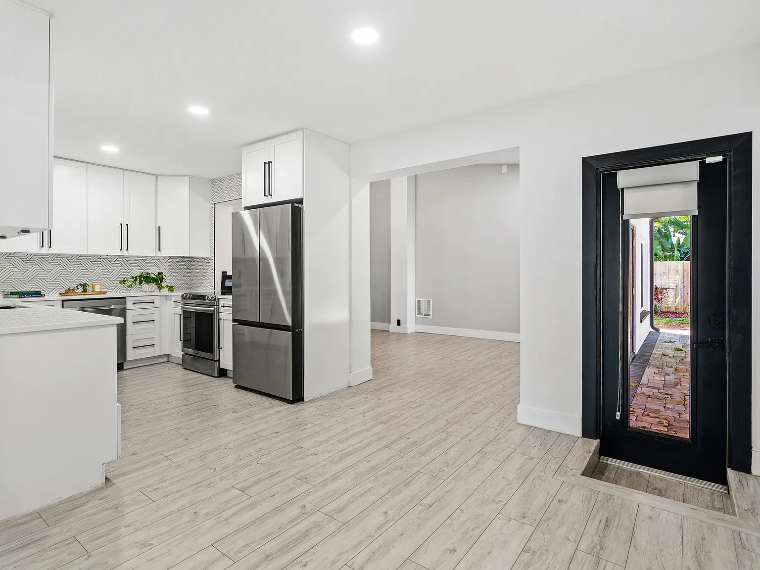4 bed, 2520 sqft, $3,600 — Photo 4