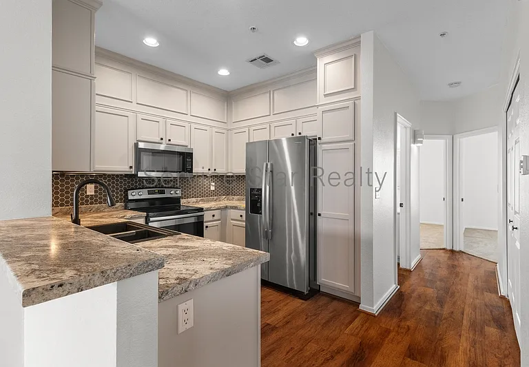 1716 W Cortez St #207 — Photo 7