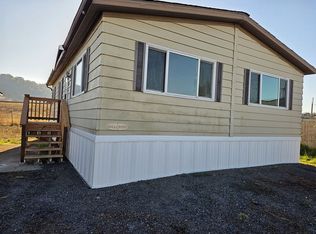 127 Berry Loop Ln, Roseburg, OR 97471