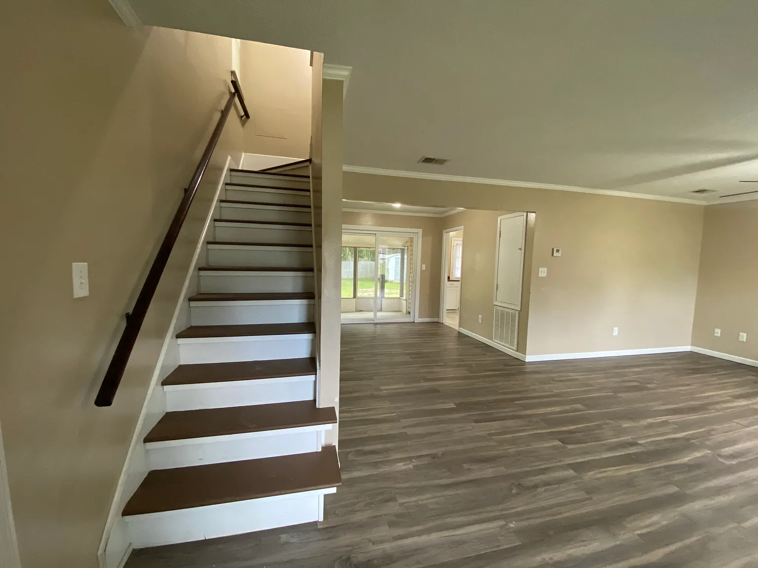 Available Mid-November! Adorable 2 Story Home In Fairhope! — Photo 2