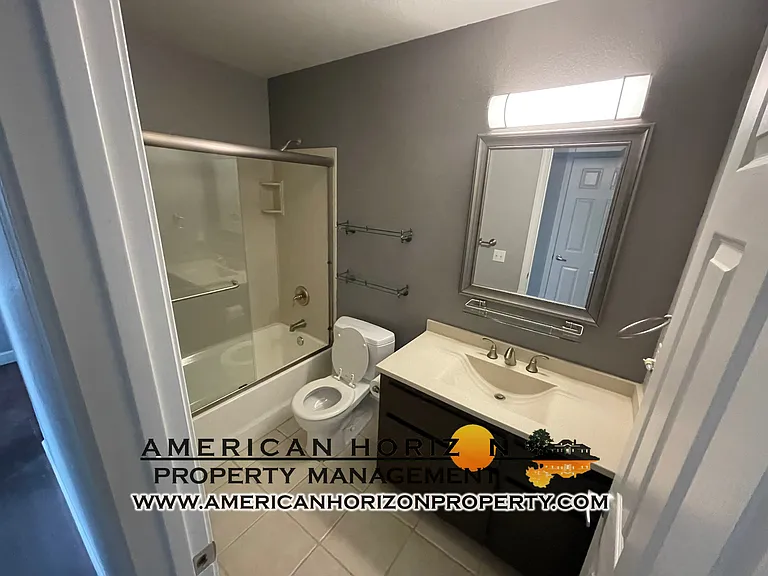 204 Epworth Ct — Photo 16