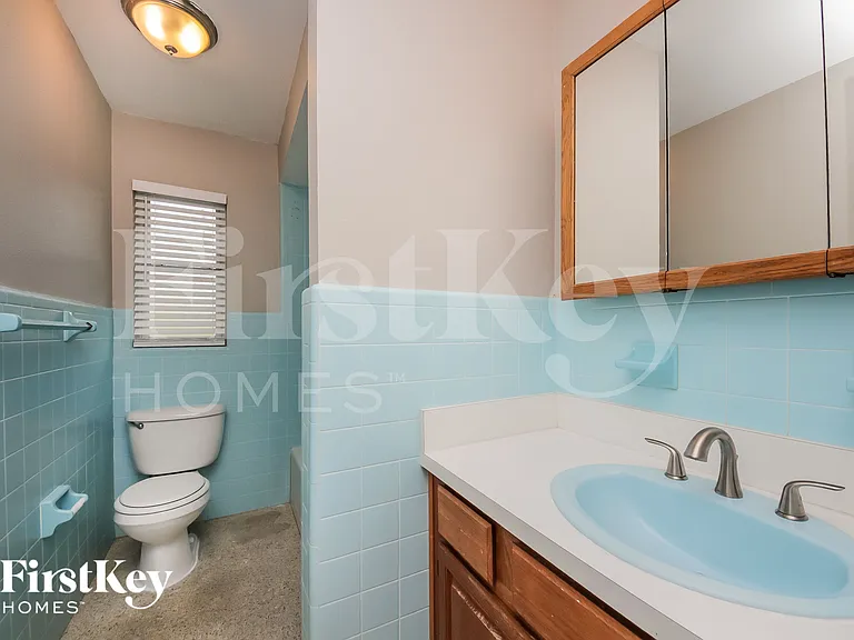 504 Saint Dunstan Way — Photo 11