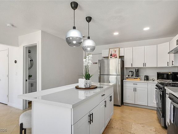 4th image of 5984 Emerald Canyon Dr