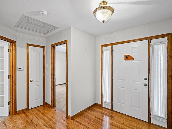 4th image of 1802 Meadowlark Ct