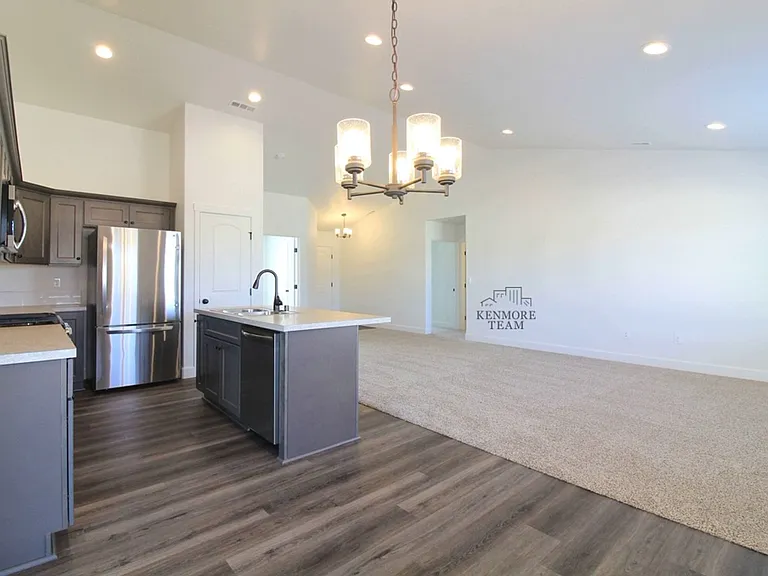 7607 Coldwater Dr — Photo 3