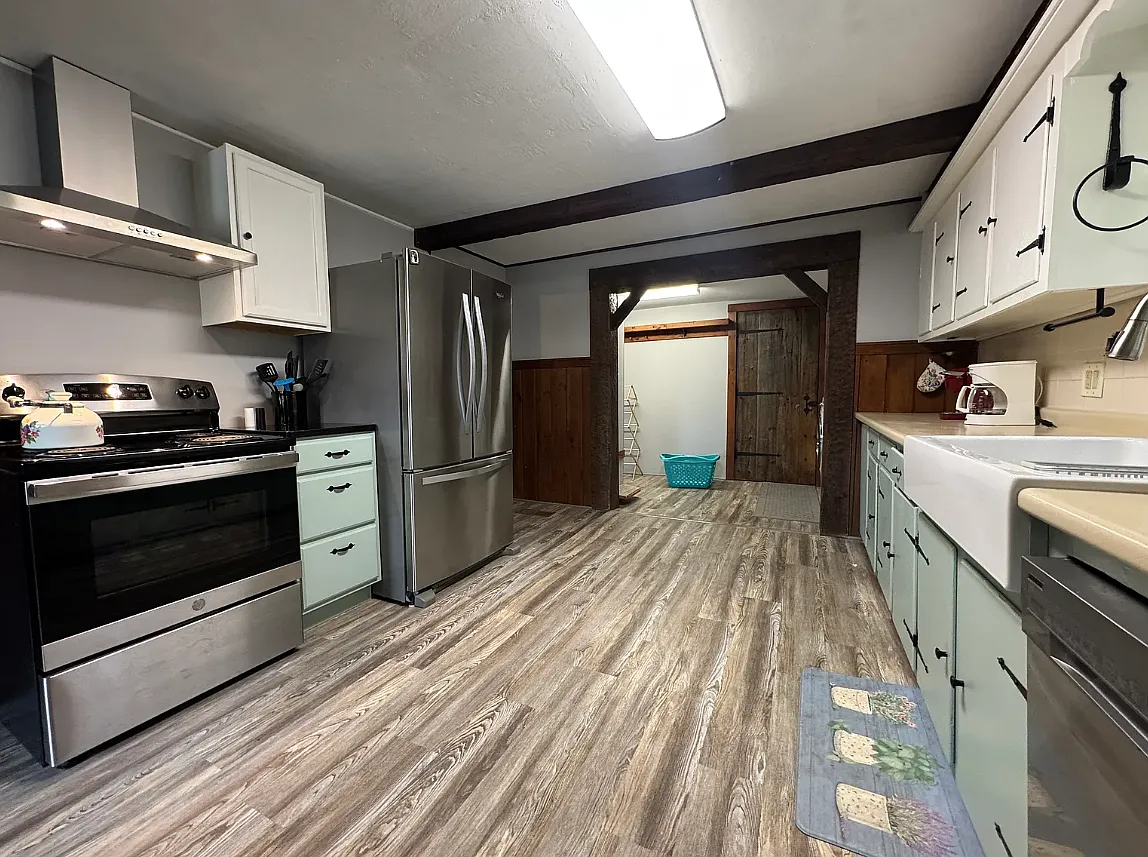 4 bed, 1688 sqft, $2,950 — Photo 3