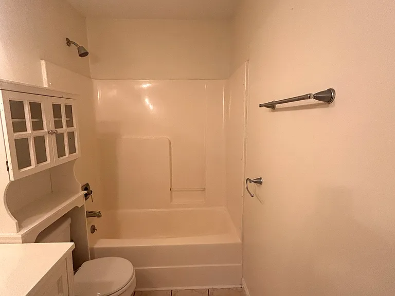 200 Stewart Ln #10 — Photo 8