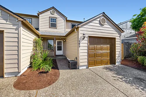 169 NE Skylar St #169 Photo 1