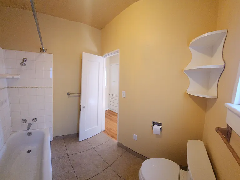 1828 Fixlini St #B — Photo 16