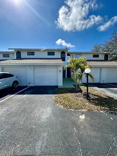 1510 SW 47th Ter #102 Photo 1
