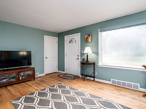 5th image of 515 Saint Louis Ave