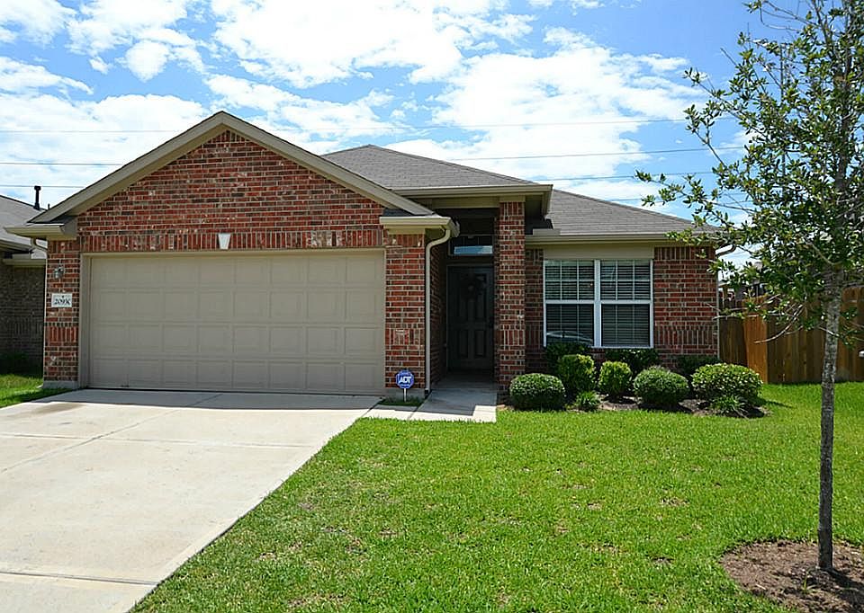 Front view of this enchanting home located at 20930 Morgan Knoll.