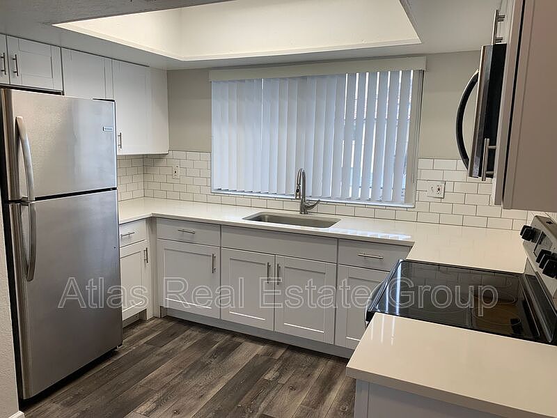 1st image of 1553 W Mercer Ln Unit 3
