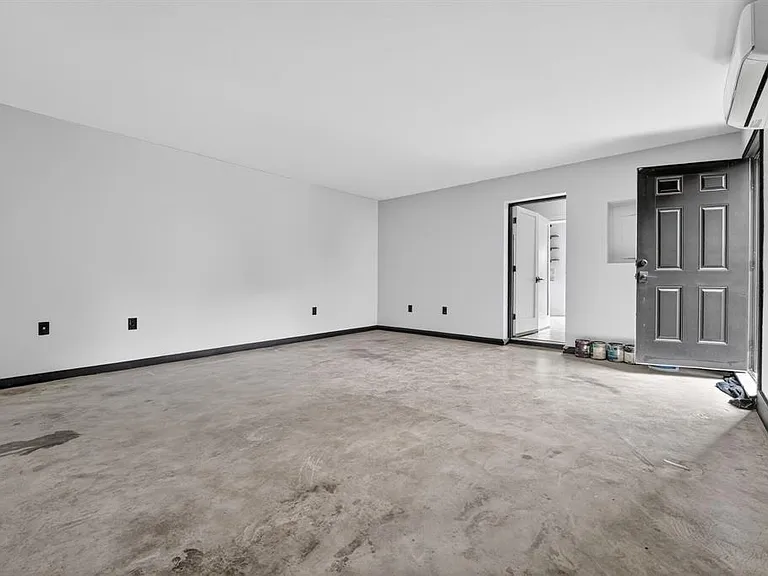 8409 Nairn Dr — Photo 34