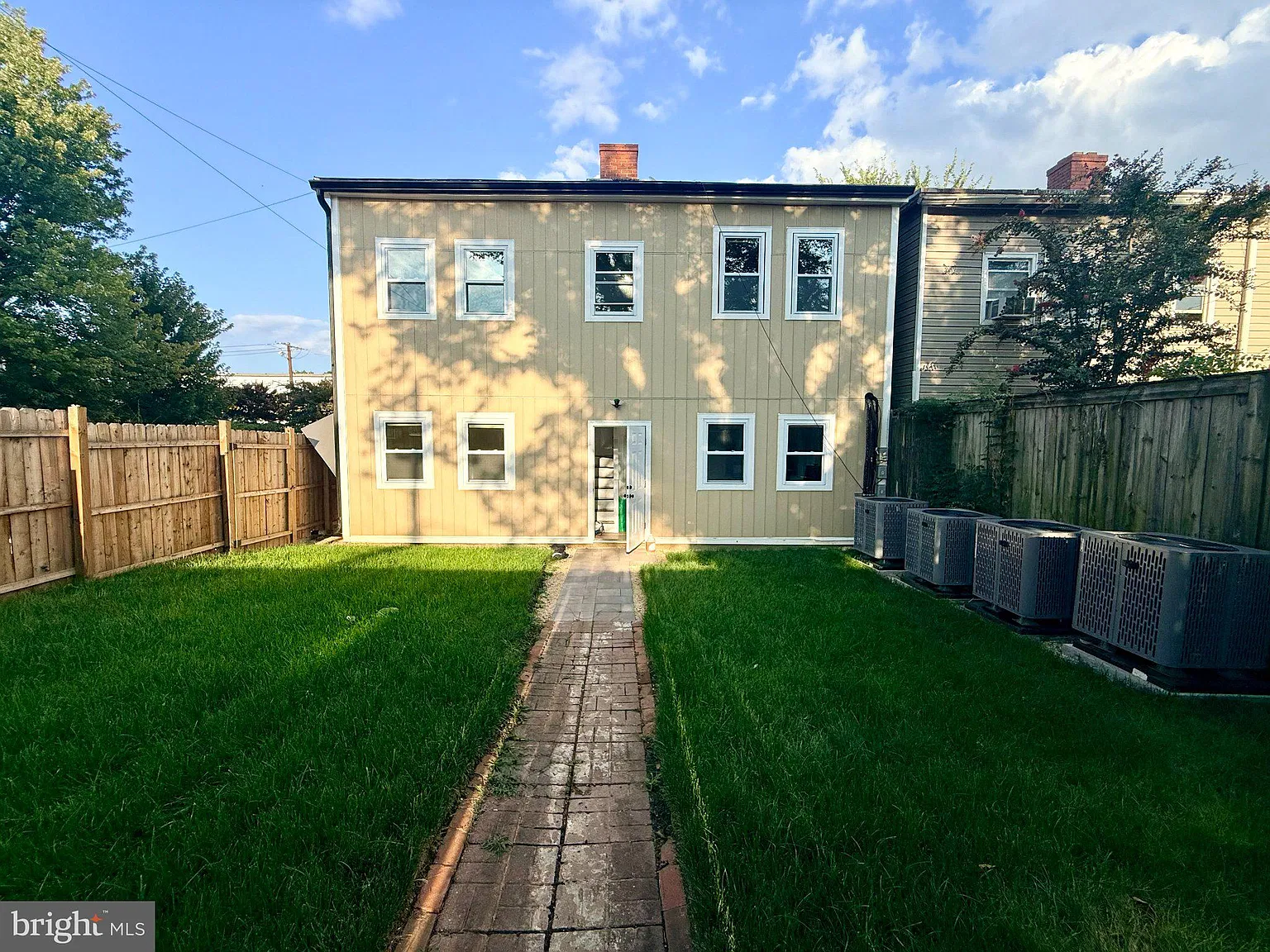2 bed, 1.0 bath, 860 sqft, $2,500 — Photo 4