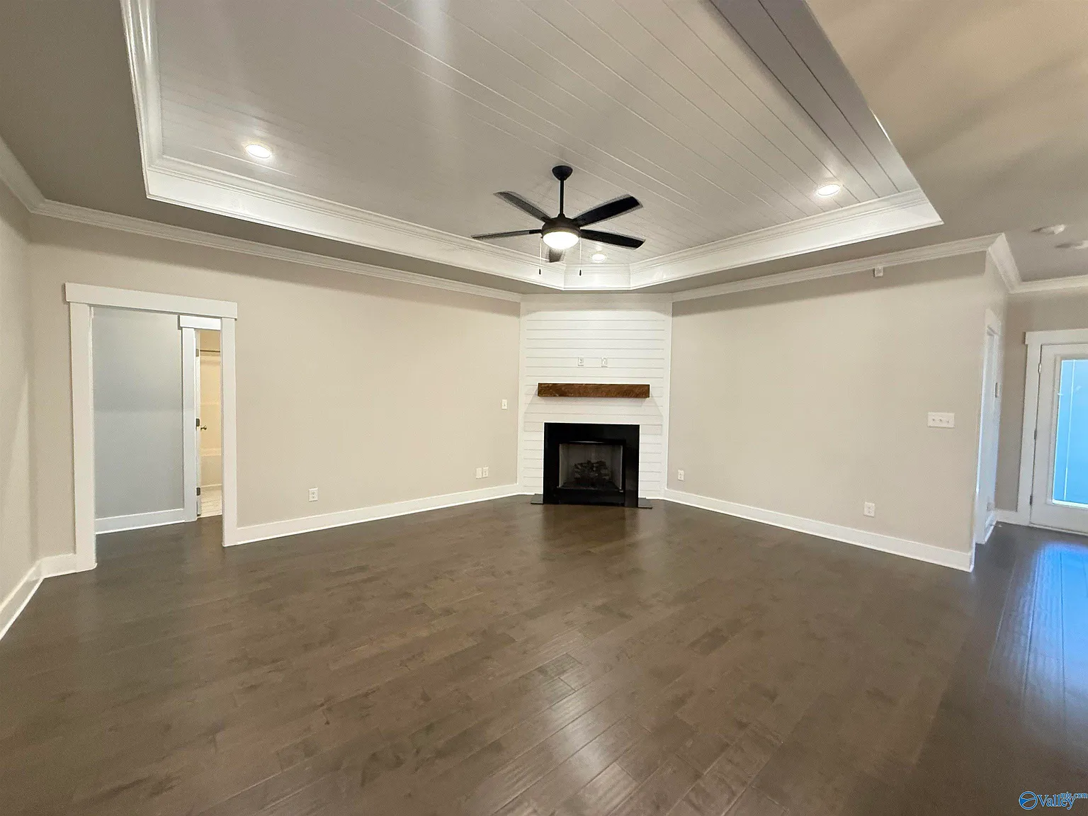 4 bed, 3.0 bath, 2117 sqft, $2,250 — Photo 3