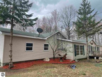 201 Robinson Ln, Houghton Lake, MI, 48629