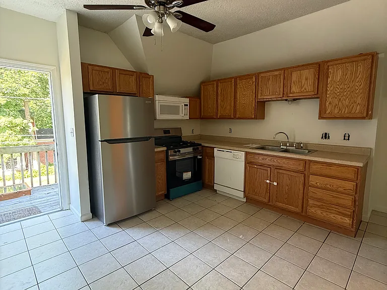 404 E Church St #C — Photo 6