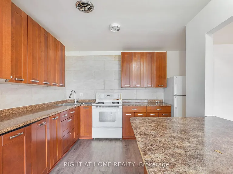 1698A Eglinton Ave W — Photo 7