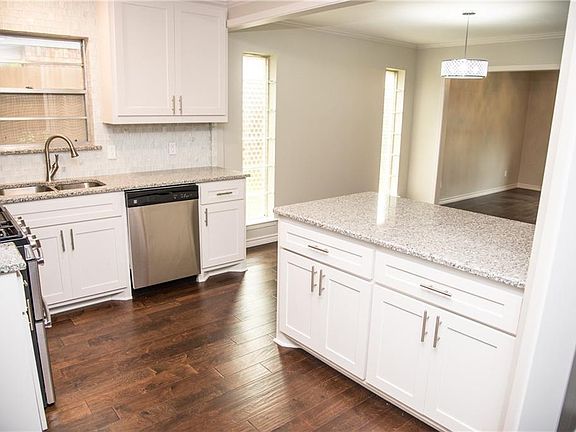 3rd image of 423 Northview Dr