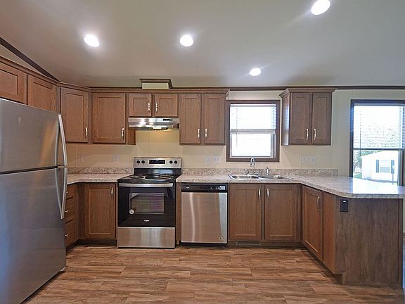 4th image of 121 Hawthorne Ct