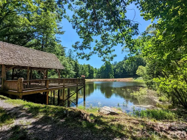 1 Shoal Pond Cv, Burnsville, NC 28714