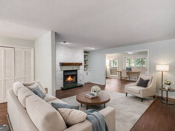 3rd image of 807 Wynnes Ridge Cir SE