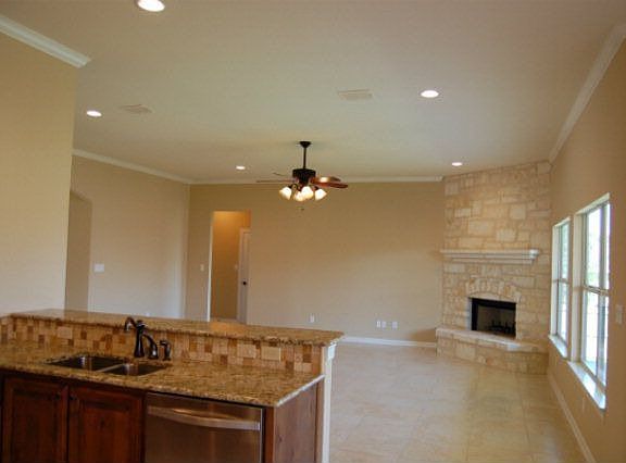 4th image of 505 Marcia Pl