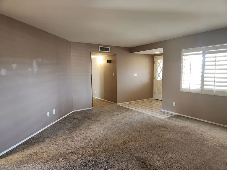 4330 W Royal Palm Rd — Photo 8