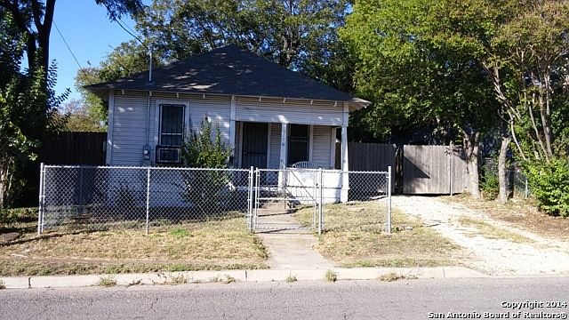 1st image of 527 Culebra Ave
