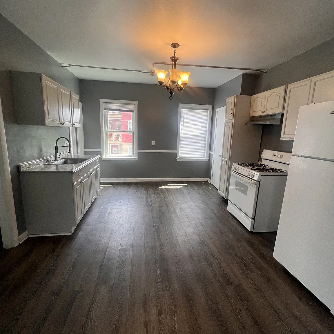 3 bed, 4644 sqft, $2,000 — Photo 1