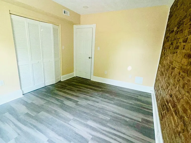 6 N. Dooley Ave. — Photo 17