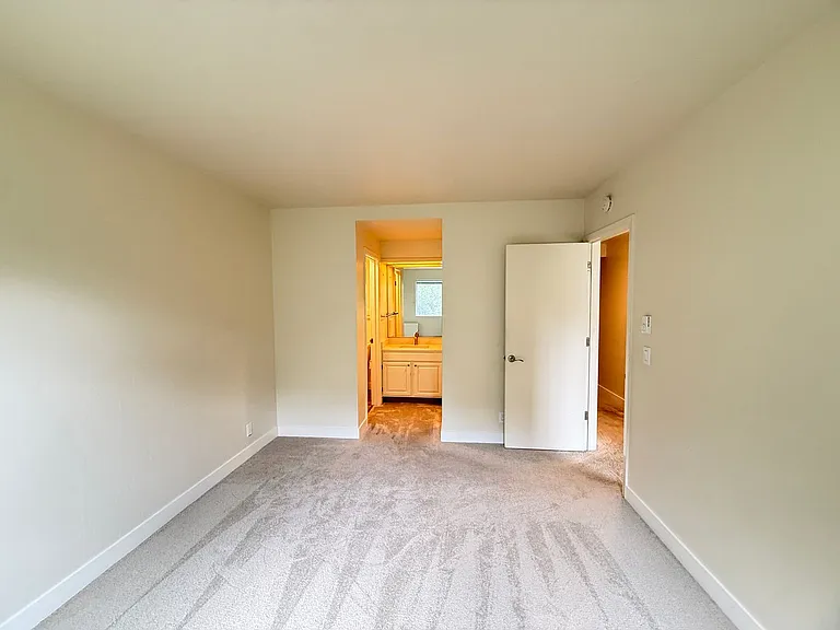51 Essex St #11 — Photo 9