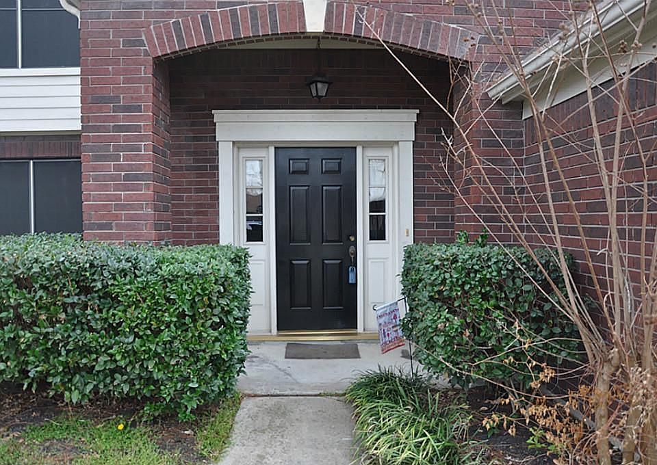 1st image of 18154 Holly Green Dr